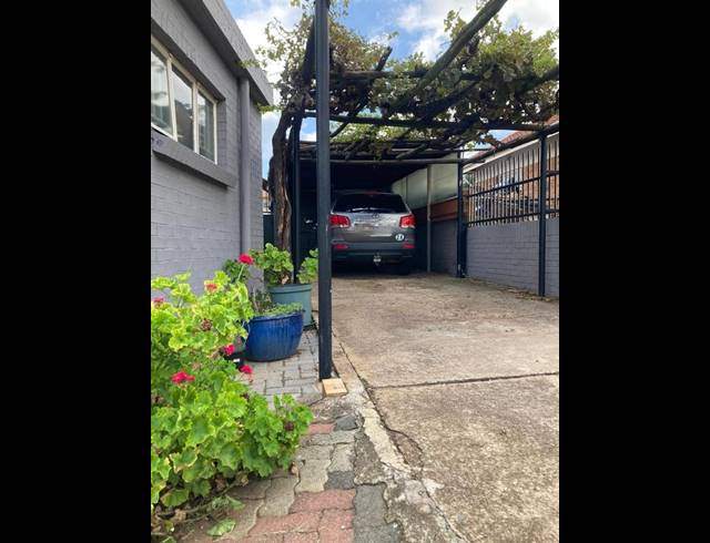 3 BEDROOM HOUSE FOR SALE IN CRESTON HILL